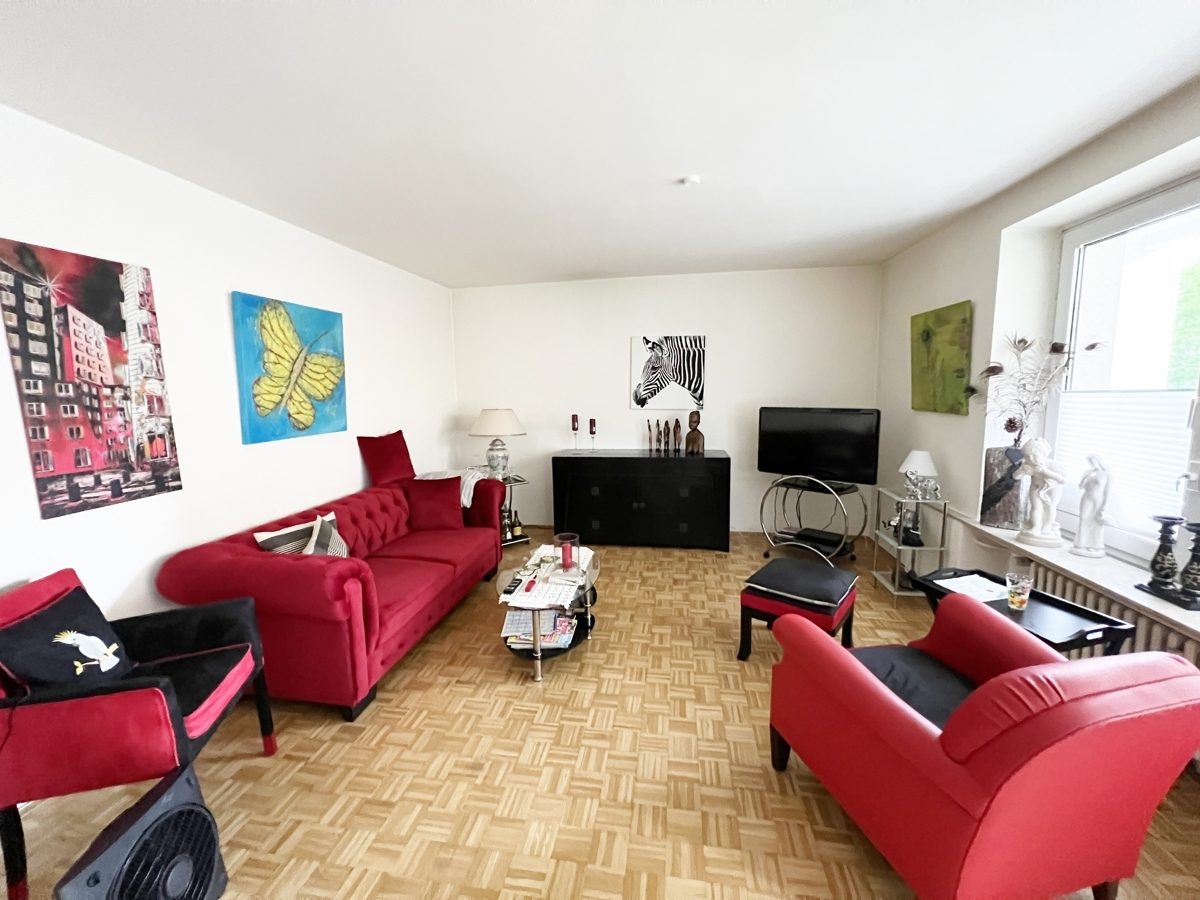 Immobilienangebot - Düsseldorf - Alle - Niederkassel: Attraktive 2-Zimmer-Wohnung mit Loggia und Einbauküche, TG-Stellplatz anmietbar