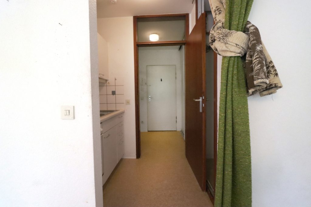 Immobilienangebot - Erkrath - Alle - leerstehende und helle 1-Zimmer mit Balkon, Schwimmbad und Sauna in Erkrath-Unterfeldhaus