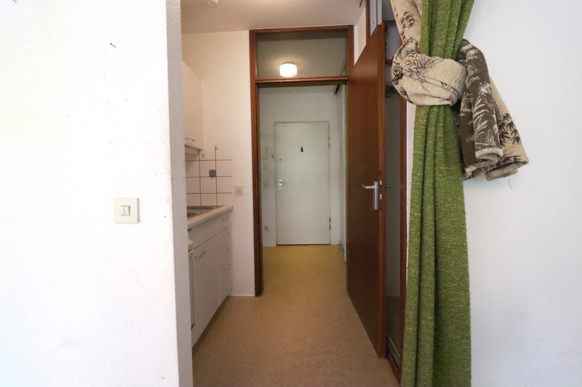 Immobilienangebot - Erkrath - Alle - leerstehende und helle 1-Zimmer mit Balkon, Schwimmbad und Sauna in Erkrath-Unterfeldhaus