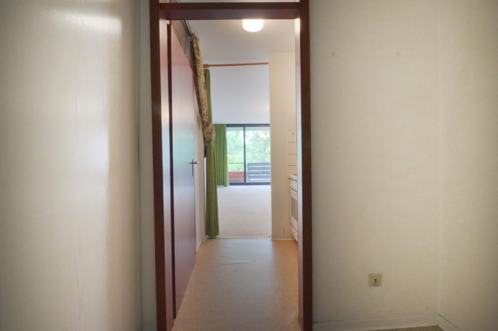 Immobilienangebot - Erkrath - Alle - leerstehende und helle 1-Zimmer mit Balkon, Schwimmbad und Sauna in Erkrath-Unterfeldhaus