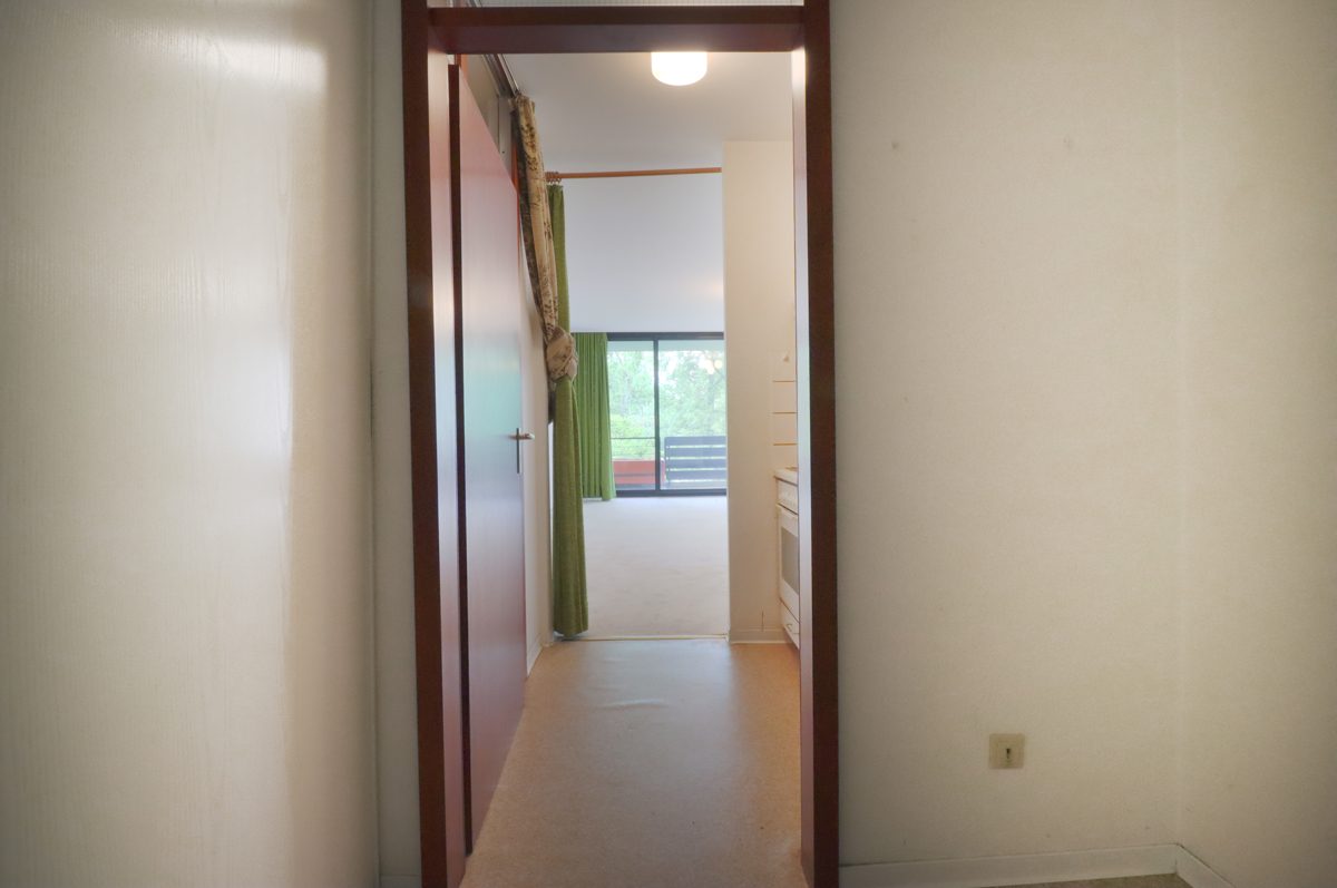 Immobilienangebot - Erkrath - Alle - leerstehende und helle 1-Zimmer mit Balkon, Schwimmbad und Sauna in Erkrath-Unterfeldhaus