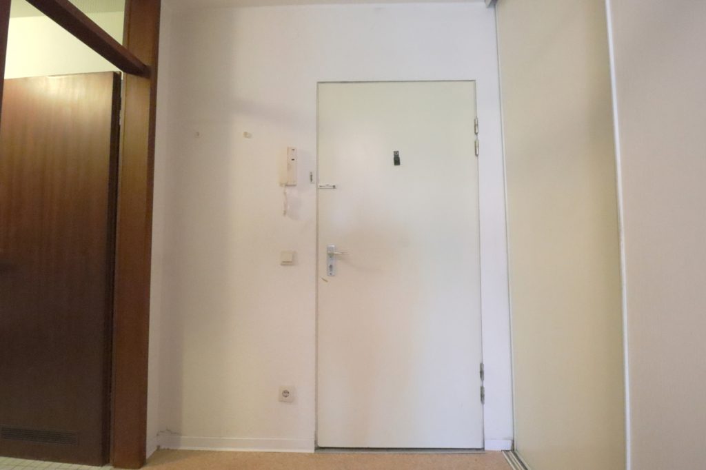 Immobilienangebot - Erkrath - Alle - leerstehende und helle 1-Zimmer mit Balkon, Schwimmbad und Sauna in Erkrath-Unterfeldhaus