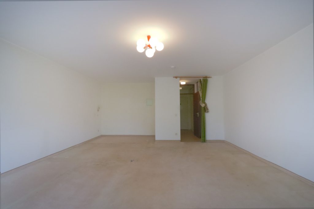 Immobilienangebot - Erkrath - Alle - leerstehende und helle 1-Zimmer mit Balkon, Schwimmbad und Sauna in Erkrath-Unterfeldhaus