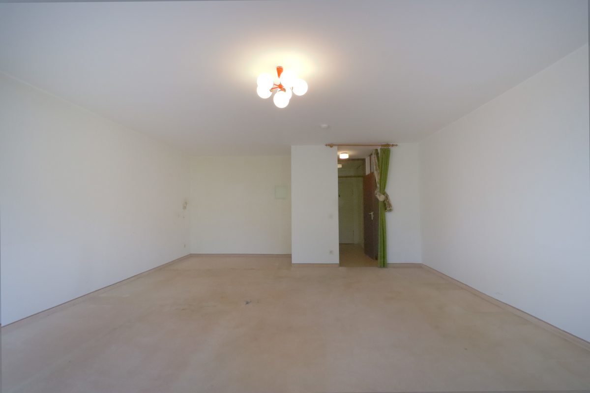 Immobilienangebot - Erkrath - Alle - leerstehende und helle 1-Zimmer mit Balkon, Schwimmbad und Sauna in Erkrath-Unterfeldhaus