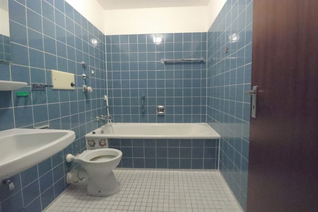 Immobilienangebot - Erkrath - Alle - leerstehende und helle 1-Zimmer mit Balkon, Schwimmbad und Sauna in Erkrath-Unterfeldhaus