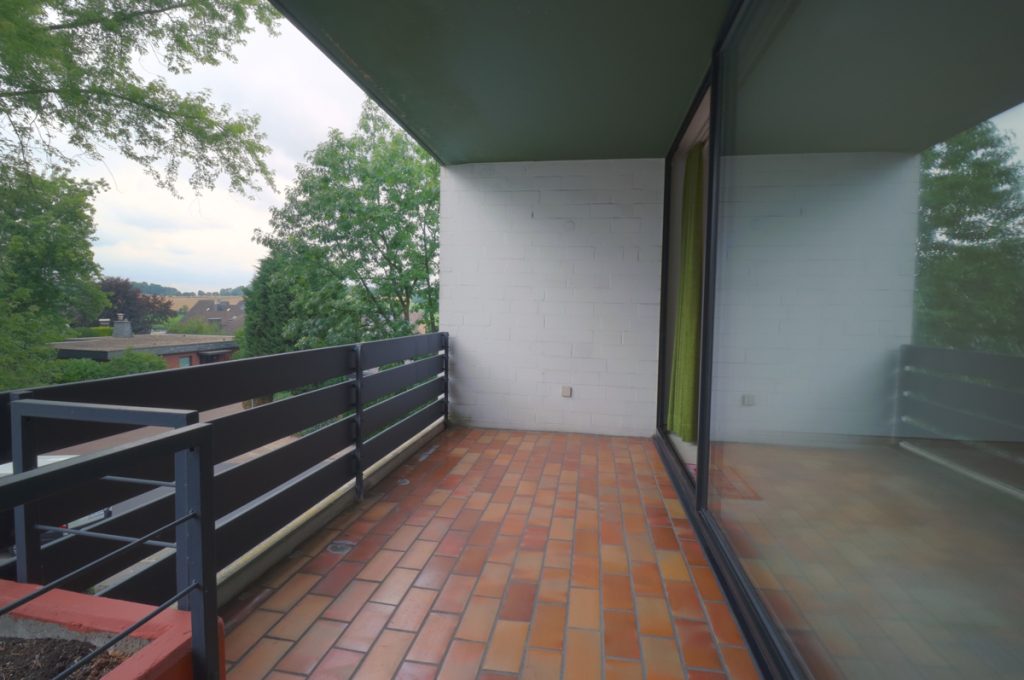 Immobilienangebot - Erkrath - Alle - leerstehende und helle 1-Zimmer mit Balkon, Schwimmbad und Sauna in Erkrath-Unterfeldhaus