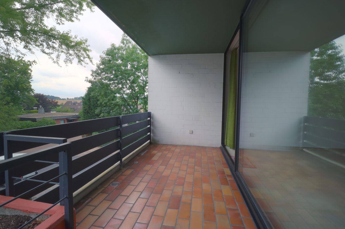 Immobilienangebot - Erkrath - Alle - leerstehende und helle 1-Zimmer mit Balkon, Schwimmbad und Sauna in Erkrath-Unterfeldhaus