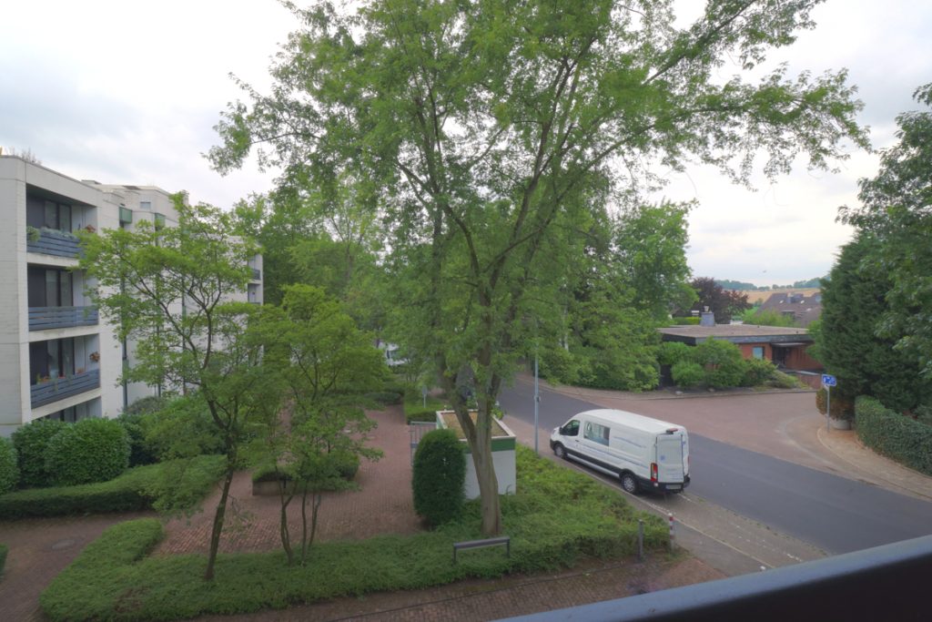 Immobilienangebot - Erkrath - Alle - leerstehende und helle 1-Zimmer mit Balkon, Schwimmbad und Sauna in Erkrath-Unterfeldhaus