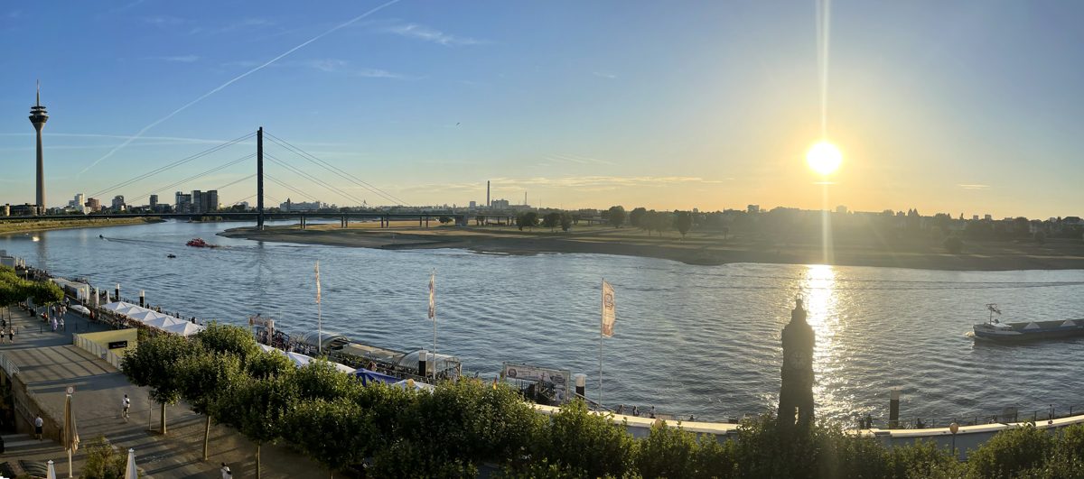 Immobilienangebot - Düsseldorf - Alle - Altstadt: exklusive Galeriewohnung mit einzigartigem Rheinblick, Terrasse und TG-Stellplatz