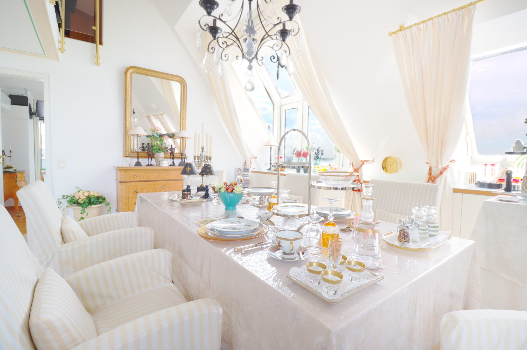 Immobilienangebot - Düsseldorf - Alle - Altstadt: exklusive Galeriewohnung mit einzigartigem Rheinblick, Terrasse und TG-Stellplatz