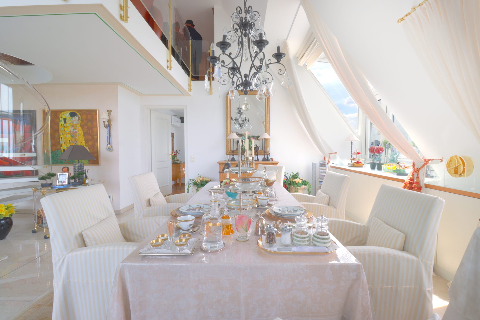 Immobilienangebot - Düsseldorf - Alle - Altstadt: exklusive Galeriewohnung mit einzigartigem Rheinblick, Terrasse und TG-Stellplatz