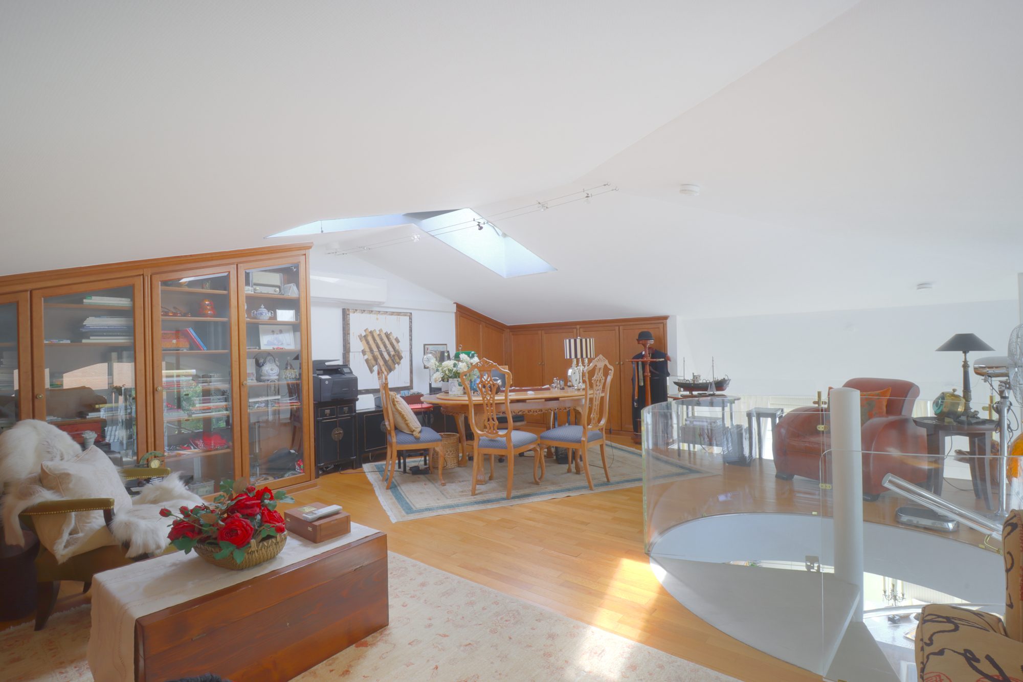 Immobilienangebot - Düsseldorf - Alle - Altstadt: exklusive Galeriewohnung mit einzigartigem Rheinblick, Terrasse und TG-Stellplatz
