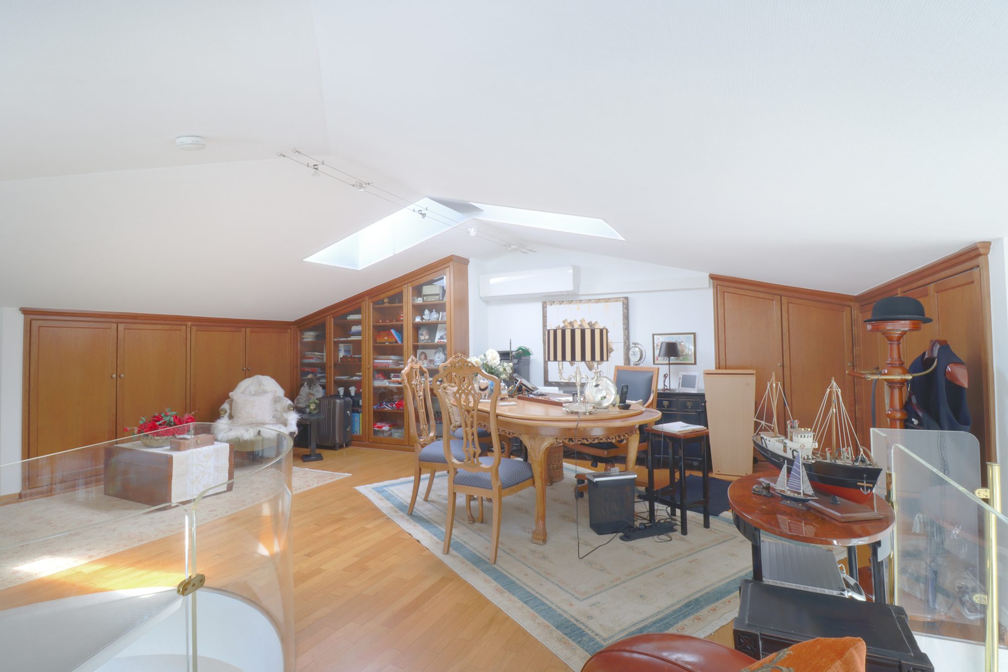 Immobilienangebot - Düsseldorf - Alle - Altstadt: exklusive Galeriewohnung mit einzigartigem Rheinblick, Terrasse und TG-Stellplatz