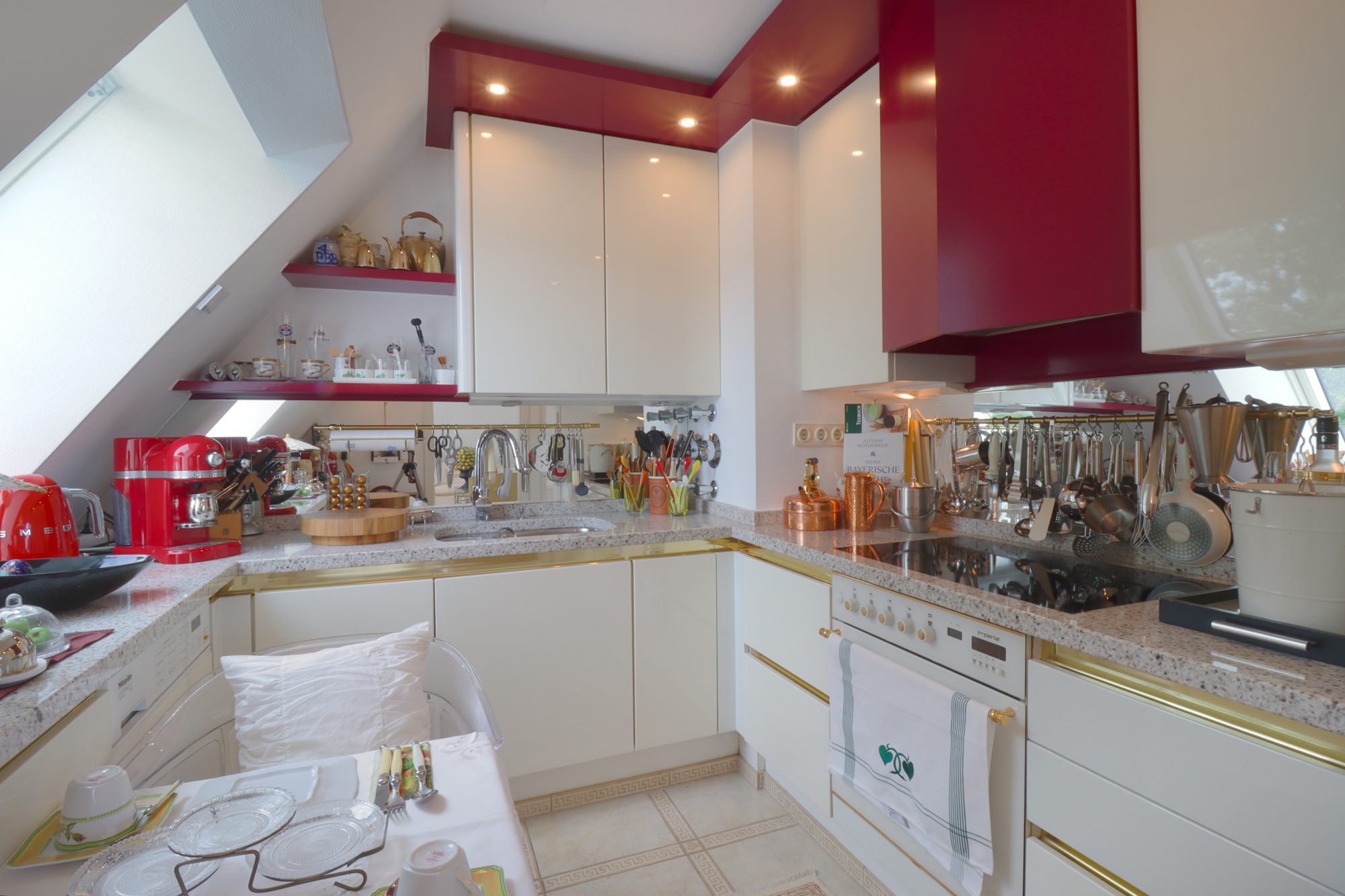 Immobilienangebot - Düsseldorf - Alle - Altstadt: exklusive Galeriewohnung mit einzigartigem Rheinblick, Terrasse und TG-Stellplatz