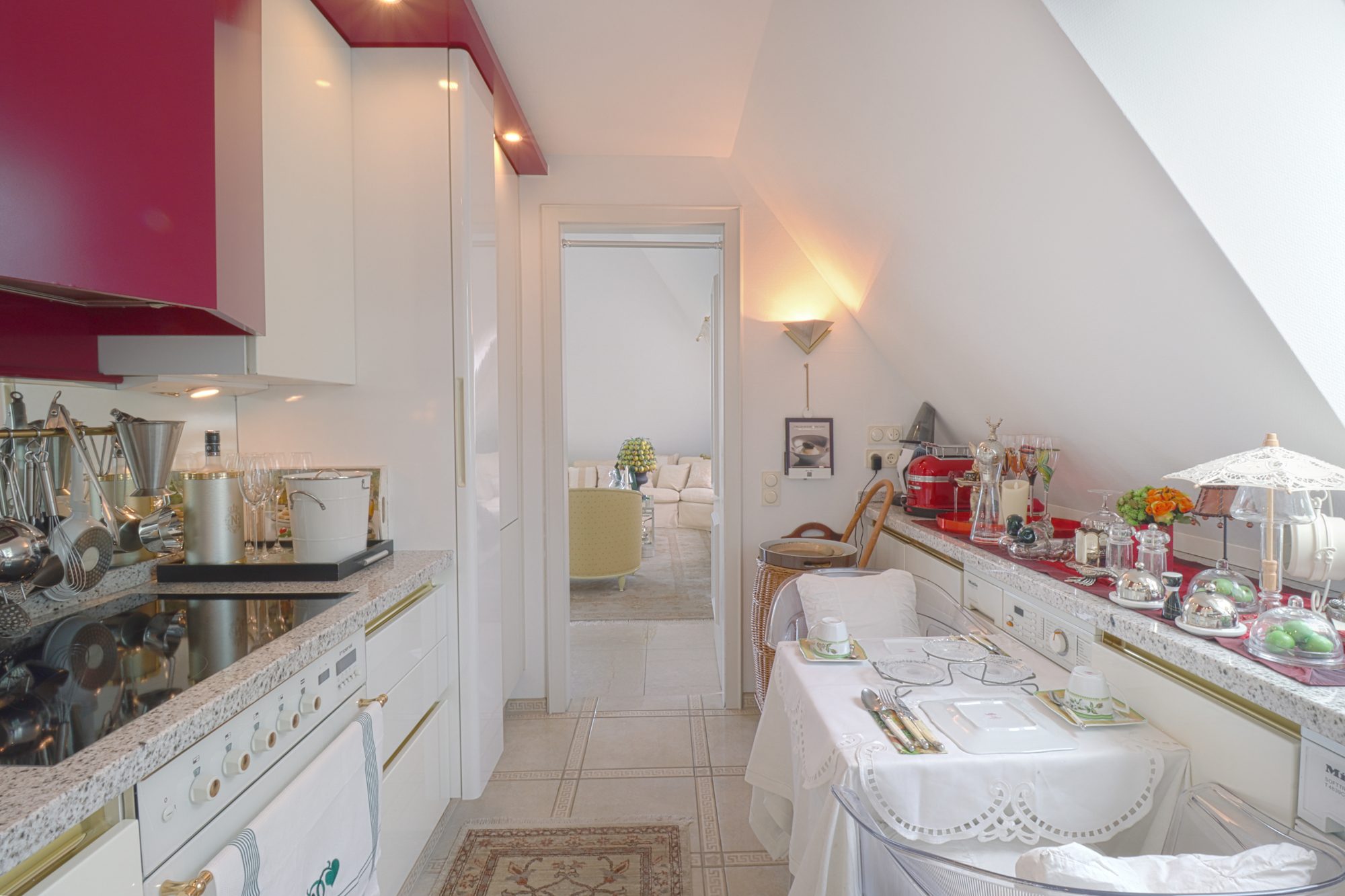 Immobilienangebot - Düsseldorf - Alle - Altstadt: exklusive Galeriewohnung mit einzigartigem Rheinblick, Terrasse und TG-Stellplatz