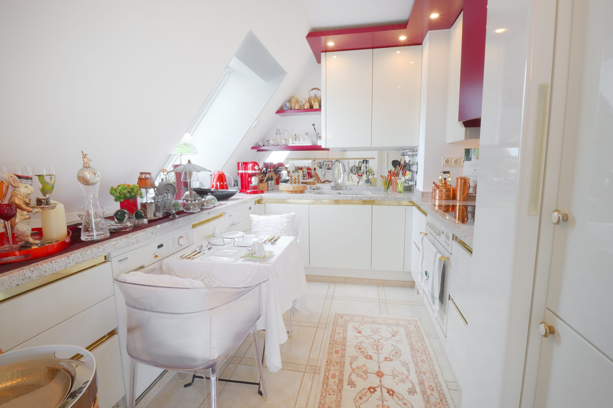 Immobilienangebot - Düsseldorf - Alle - Altstadt: exklusive Galeriewohnung mit einzigartigem Rheinblick, Terrasse und TG-Stellplatz