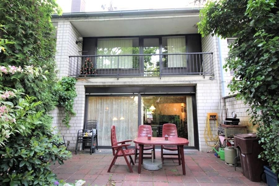Immobilienangebot - Düsseldorf - Alle - Lörick: Reihenmittelhaus mit 6 Zimmern, Garage und Garten in sehr guter Lage