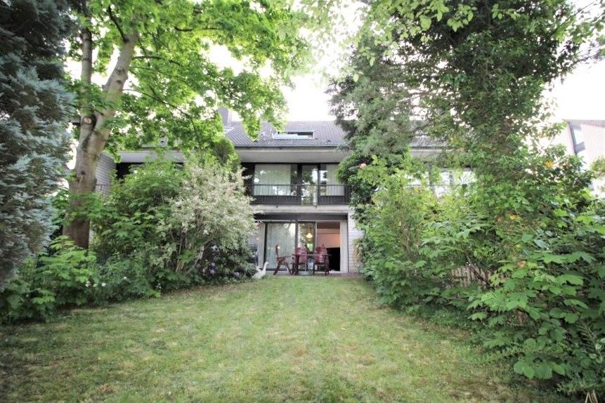Immobilienangebot - Düsseldorf - Alle - Lörick: Reihenmittelhaus mit 6 Zimmern, Garage und Garten in sehr guter Lage