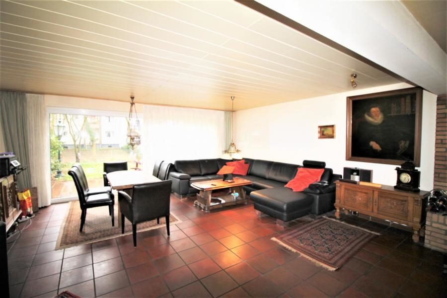 Immobilienangebot - Düsseldorf - Alle - Lörick: Reihenmittelhaus mit 6 Zimmern, Garage und Garten in sehr guter Lage
