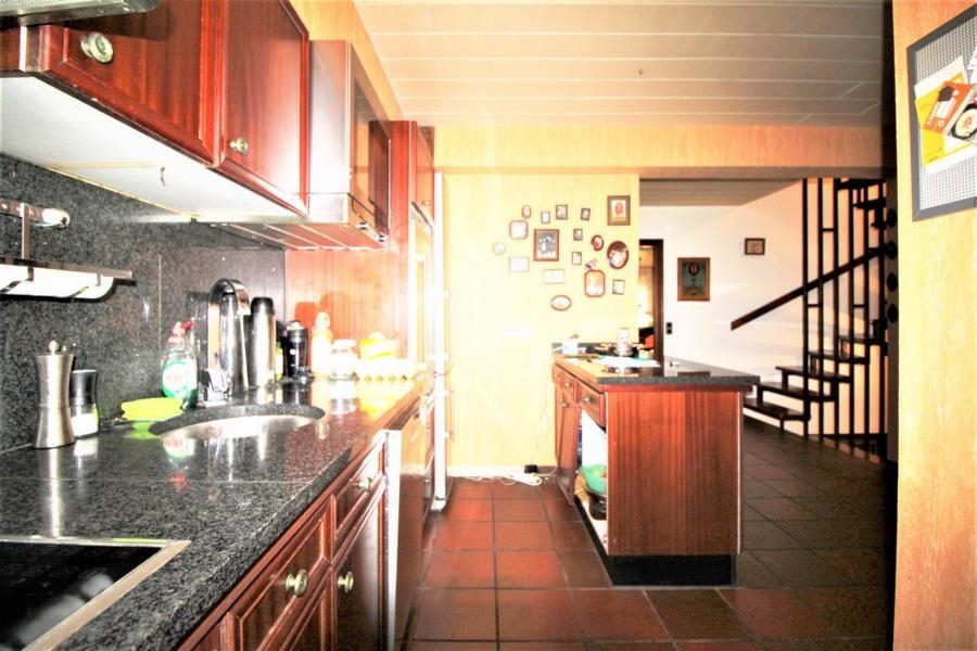 Immobilienangebot - Düsseldorf - Alle - Lörick: Reihenmittelhaus mit 6 Zimmern, Garage und Garten in sehr guter Lage