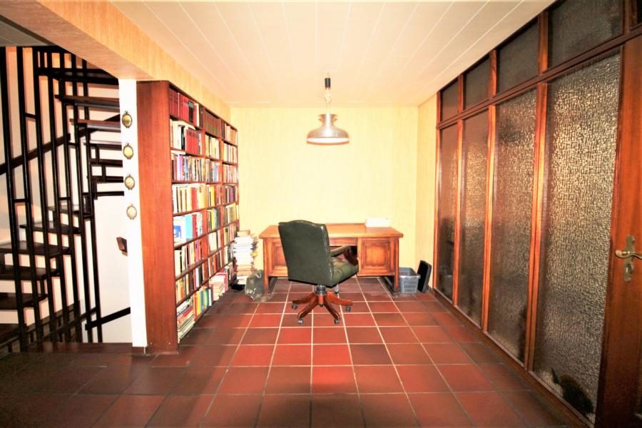 Immobilienangebot - Düsseldorf - Alle - Lörick: Reihenmittelhaus mit 6 Zimmern, Garage und Garten in sehr guter Lage