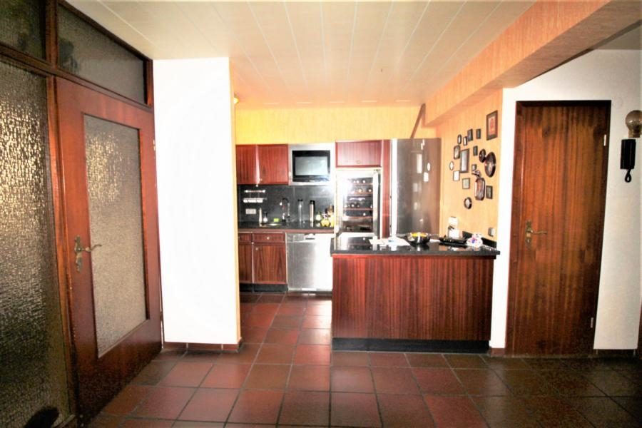 Immobilienangebot - Düsseldorf - Alle - Lörick: Reihenmittelhaus mit 6 Zimmern, Garage und Garten in sehr guter Lage