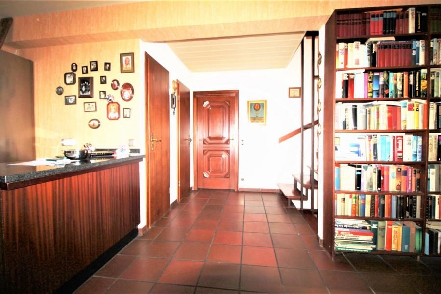Immobilienangebot - Düsseldorf - Alle - Lörick: Reihenmittelhaus mit 6 Zimmern, Garage und Garten in sehr guter Lage