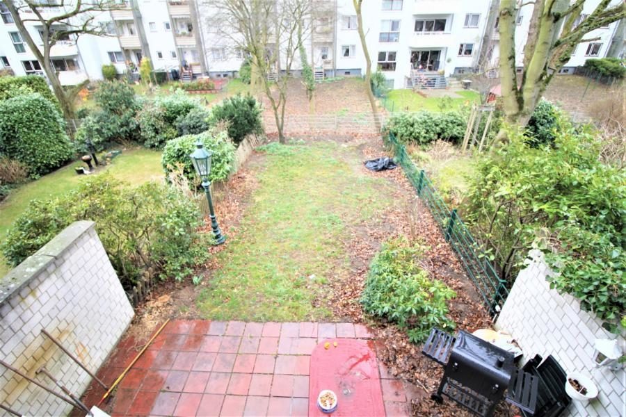 Immobilienangebot - Düsseldorf - Alle - Lörick: Reihenmittelhaus mit 6 Zimmern, Garage und Garten in sehr guter Lage