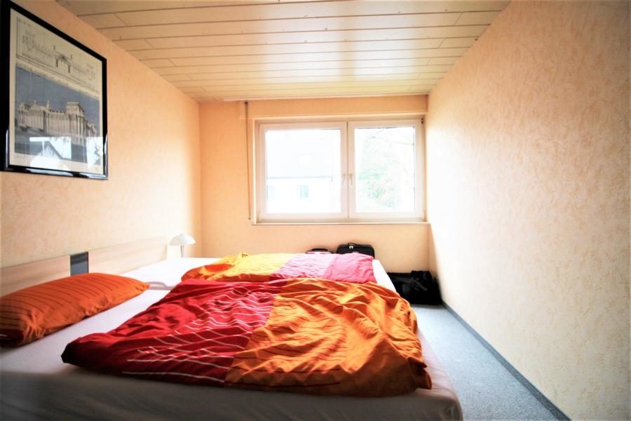 Immobilienangebot - Düsseldorf - Alle - Lörick: Reihenmittelhaus mit 6 Zimmern, Garage und Garten in sehr guter Lage