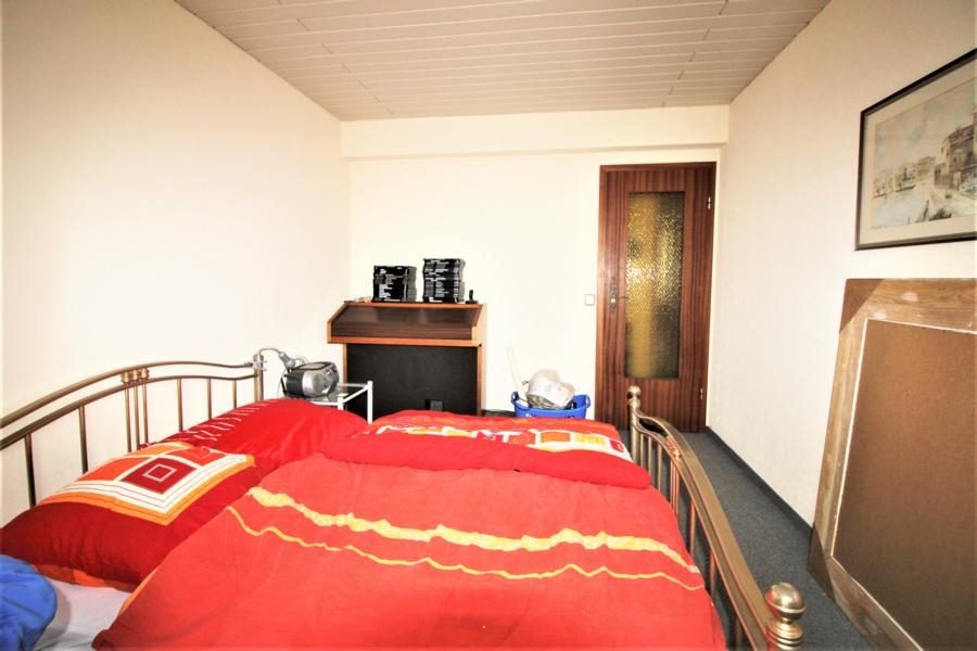 Immobilienangebot - Düsseldorf - Alle - Lörick: Reihenmittelhaus mit 6 Zimmern, Garage und Garten in sehr guter Lage