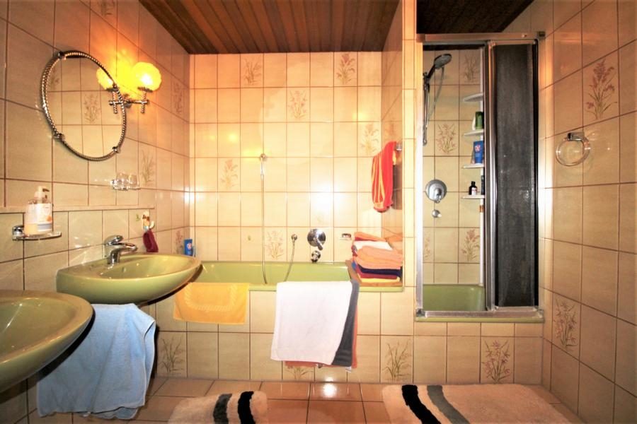 Immobilienangebot - Düsseldorf - Alle - Lörick: Reihenmittelhaus mit 6 Zimmern, Garage und Garten in sehr guter Lage