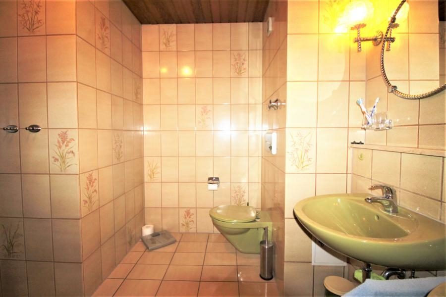 Immobilienangebot - Düsseldorf - Alle - Lörick: Reihenmittelhaus mit 6 Zimmern, Garage und Garten in sehr guter Lage