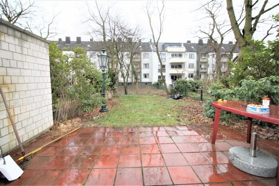 Immobilienangebot - Düsseldorf - Alle - Lörick: Reihenmittelhaus mit 6 Zimmern, Garage und Garten in sehr guter Lage
