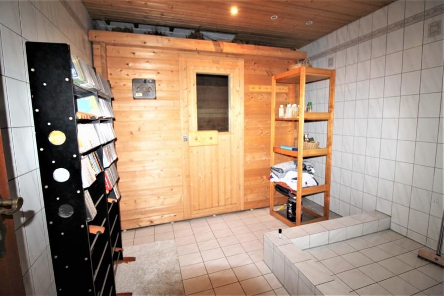 Immobilienangebot - Düsseldorf - Alle - Lörick: Reihenmittelhaus mit 6 Zimmern, Garage und Garten in sehr guter Lage