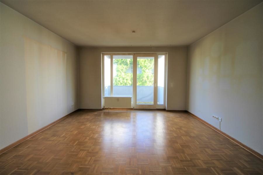 Immobilienangebot - Düsseldorf / Flingern Nord - Alle - Flingern Nord: Renovierungsbedürftige 2-Zimmerwohnung mit Balkon und Tiefgaragenstellplatz