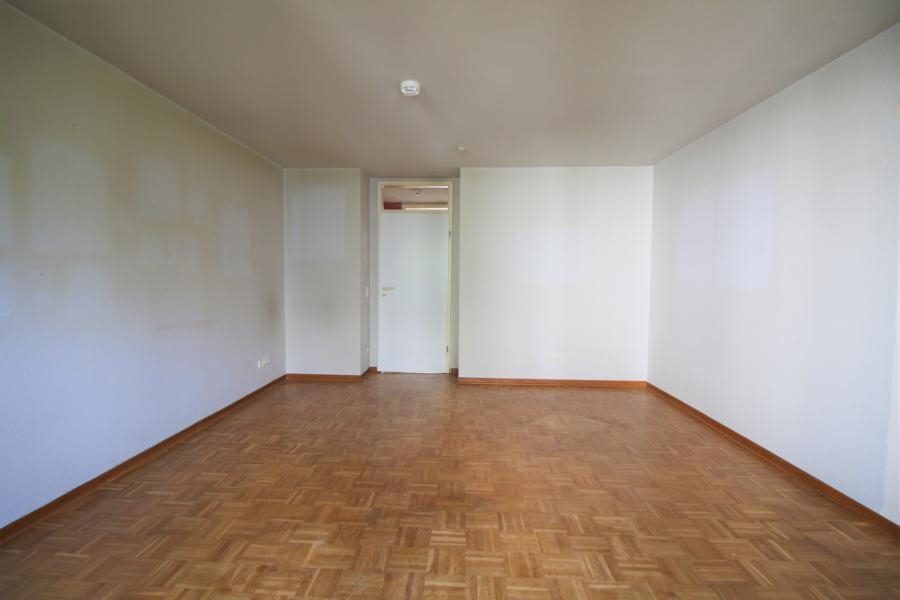 Immobilienangebot - Düsseldorf / Flingern Nord - Alle - Flingern Nord: Renovierungsbedürftige 2-Zimmerwohnung mit Balkon und Tiefgaragenstellplatz
