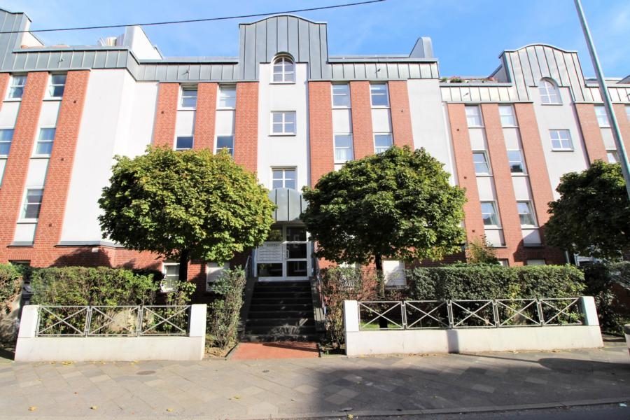 Immobilienangebot - Düsseldorf / Flingern Nord - Alle - Flingern Nord: Renovierungsbedürftige 2-Zimmerwohnung mit Balkon und Tiefgaragenstellplatz