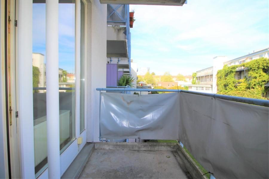 Immobilienangebot - Düsseldorf / Flingern Nord - Alle - Flingern Nord: Renovierungsbedürftige 2-Zimmerwohnung mit Balkon und Tiefgaragenstellplatz