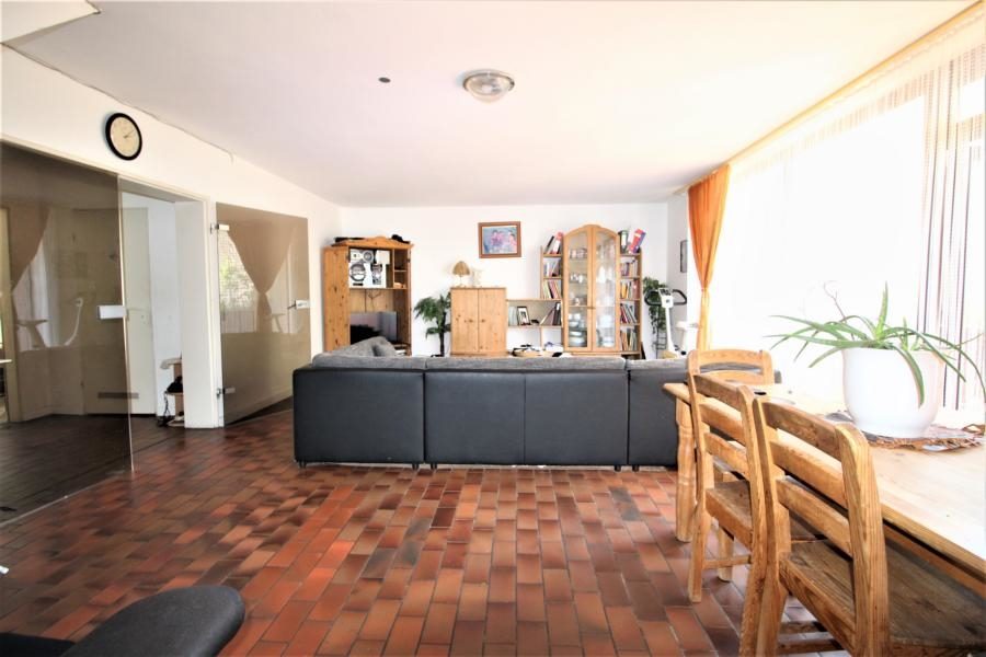 Immobilienangebot - Kaarst - Alle - Kapitalanlage Kaarst: großzügige 5 Zimmer-Maisonettewohnung mit Süd- Loggia und Stellplatz