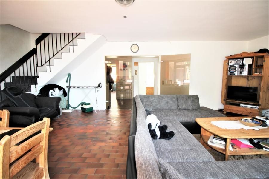 Immobilienangebot - Kaarst - Alle - Kapitalanlage Kaarst: großzügige 5 Zimmer-Maisonettewohnung mit Süd- Loggia und Stellplatz