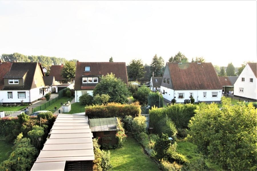 Immobilienangebot - Düsseldorf / Vennhausen - Alle - Vennhausen: Exklusives Reihenmittelhaus auf 2 Etagen mit Terrasse und Garten in ruhiger Lage