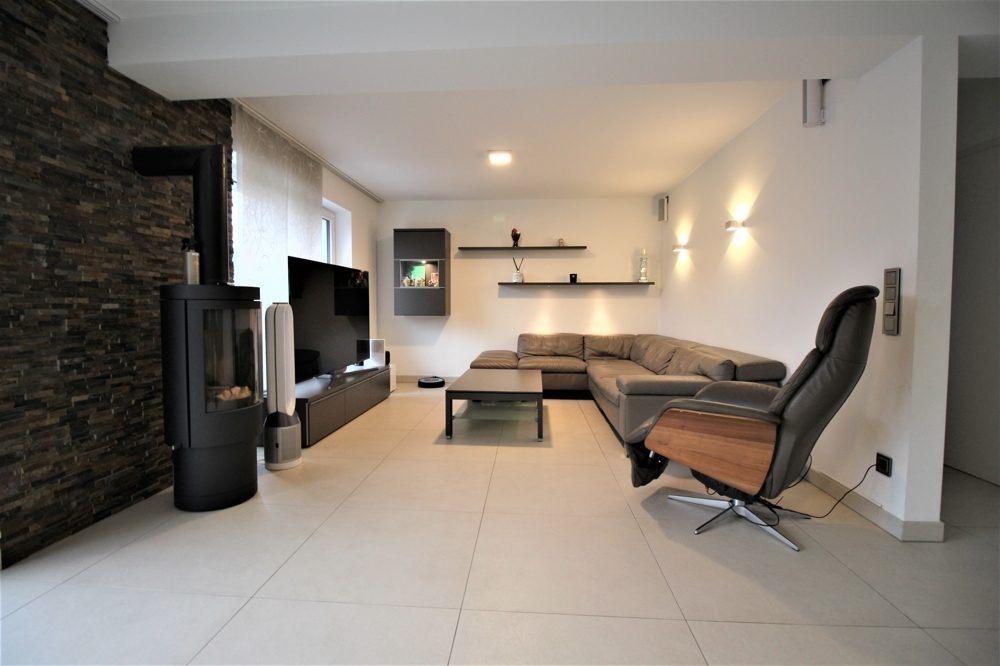 Immobilienangebot - Düsseldorf / Vennhausen - Alle - Vennhausen: Exklusives Reihenmittelhaus auf 2 Etagen mit Terrasse und Garten in ruhiger Lage