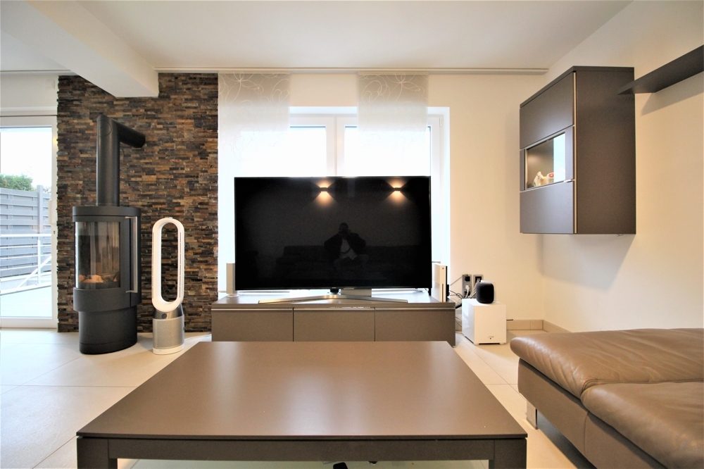 Immobilienangebot - Düsseldorf / Vennhausen - Alle - Vennhausen: Exklusives Reihenmittelhaus auf 2 Etagen mit Terrasse und Garten in ruhiger Lage