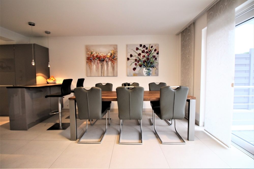 Immobilienangebot - Düsseldorf / Vennhausen - Alle - Vennhausen: Exklusives Reihenmittelhaus auf 2 Etagen mit Terrasse und Garten in ruhiger Lage