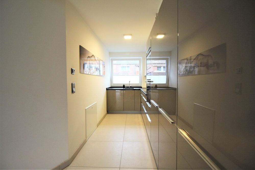 Immobilienangebot - Düsseldorf / Vennhausen - Alle - Vennhausen: Exklusives Reihenmittelhaus auf 2 Etagen mit Terrasse und Garten in ruhiger Lage