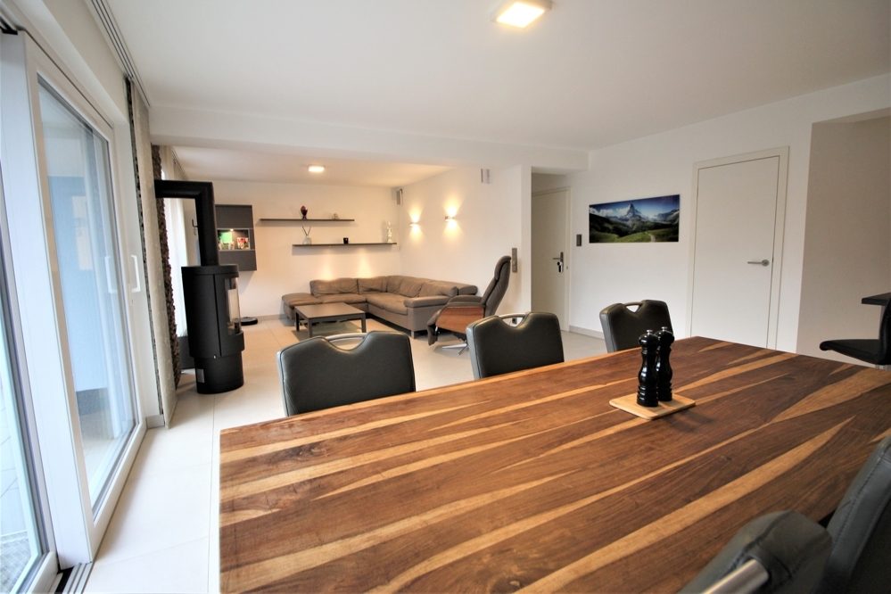 Immobilienangebot - Düsseldorf / Vennhausen - Alle - Vennhausen: Exklusives Reihenmittelhaus auf 2 Etagen mit Terrasse und Garten in ruhiger Lage