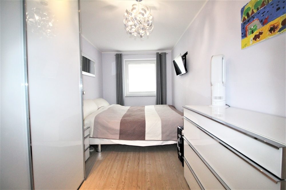 Immobilienangebot - Düsseldorf / Vennhausen - Alle - Vennhausen: Exklusives Reihenmittelhaus auf 2 Etagen mit Terrasse und Garten in ruhiger Lage