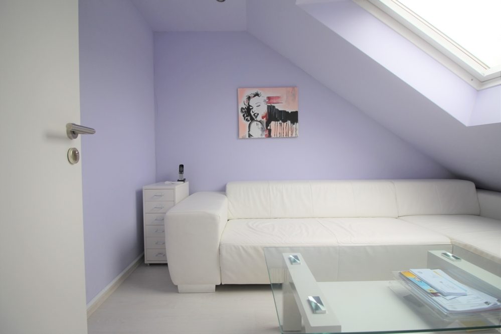 Immobilienangebot - Düsseldorf / Vennhausen - Alle - Vennhausen: Exklusives Reihenmittelhaus auf 2 Etagen mit Terrasse und Garten in ruhiger Lage