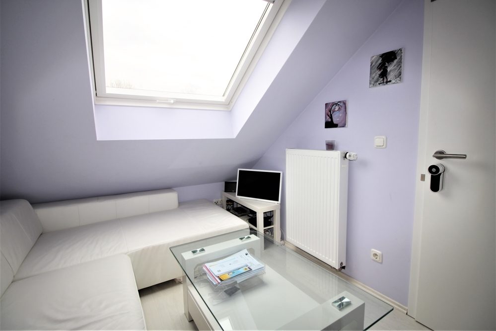 Immobilienangebot - Düsseldorf / Vennhausen - Alle - Vennhausen: Exklusives Reihenmittelhaus auf 2 Etagen mit Terrasse und Garten in ruhiger Lage