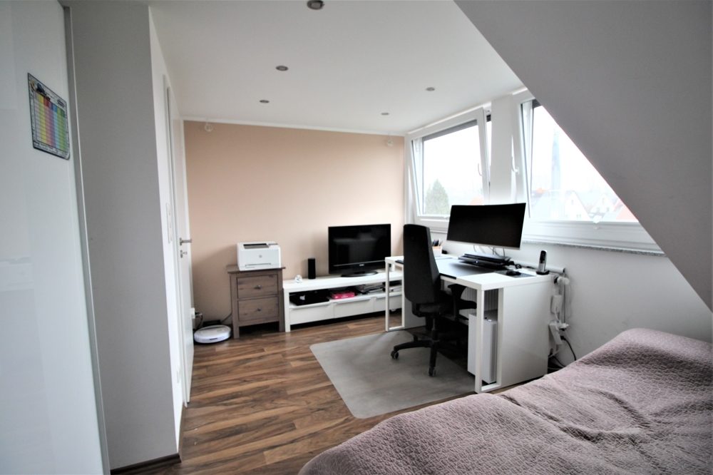 Immobilienangebot - Düsseldorf / Vennhausen - Alle - Vennhausen: Exklusives Reihenmittelhaus auf 2 Etagen mit Terrasse und Garten in ruhiger Lage